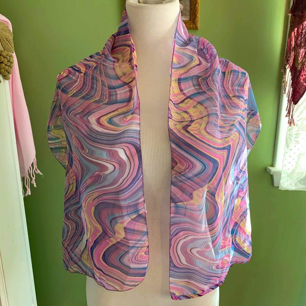 Very pretty Springy scarf!